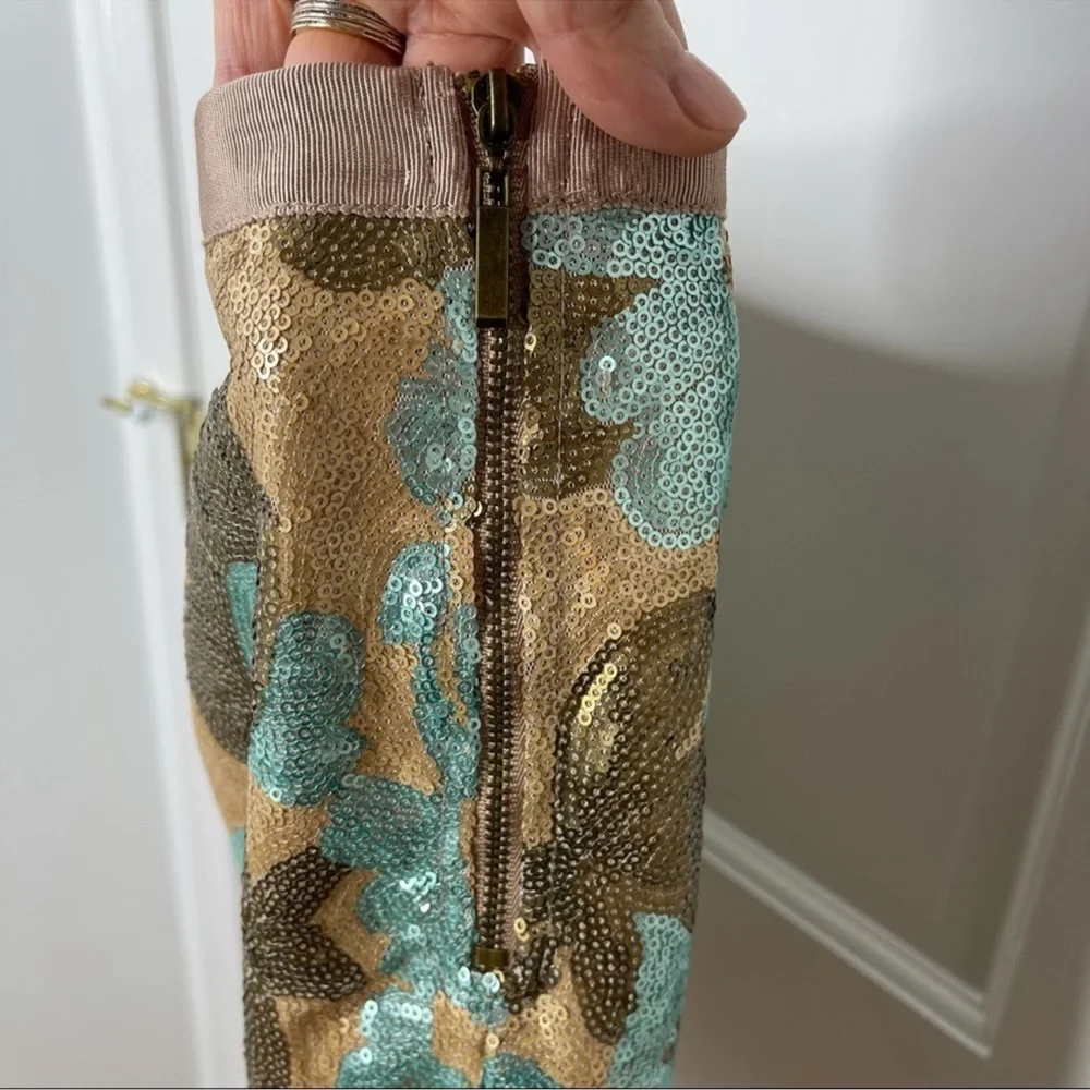 Forever 21 Love Gold and Blue Floral Sequin Mini Skirt size Medium (M) - Picture 3 of 6